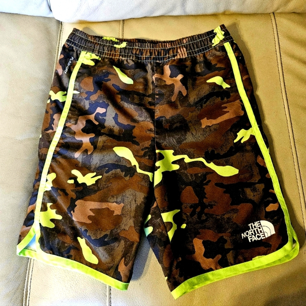 The North Face Boys Water Shorts, Camo, neon, sz medium